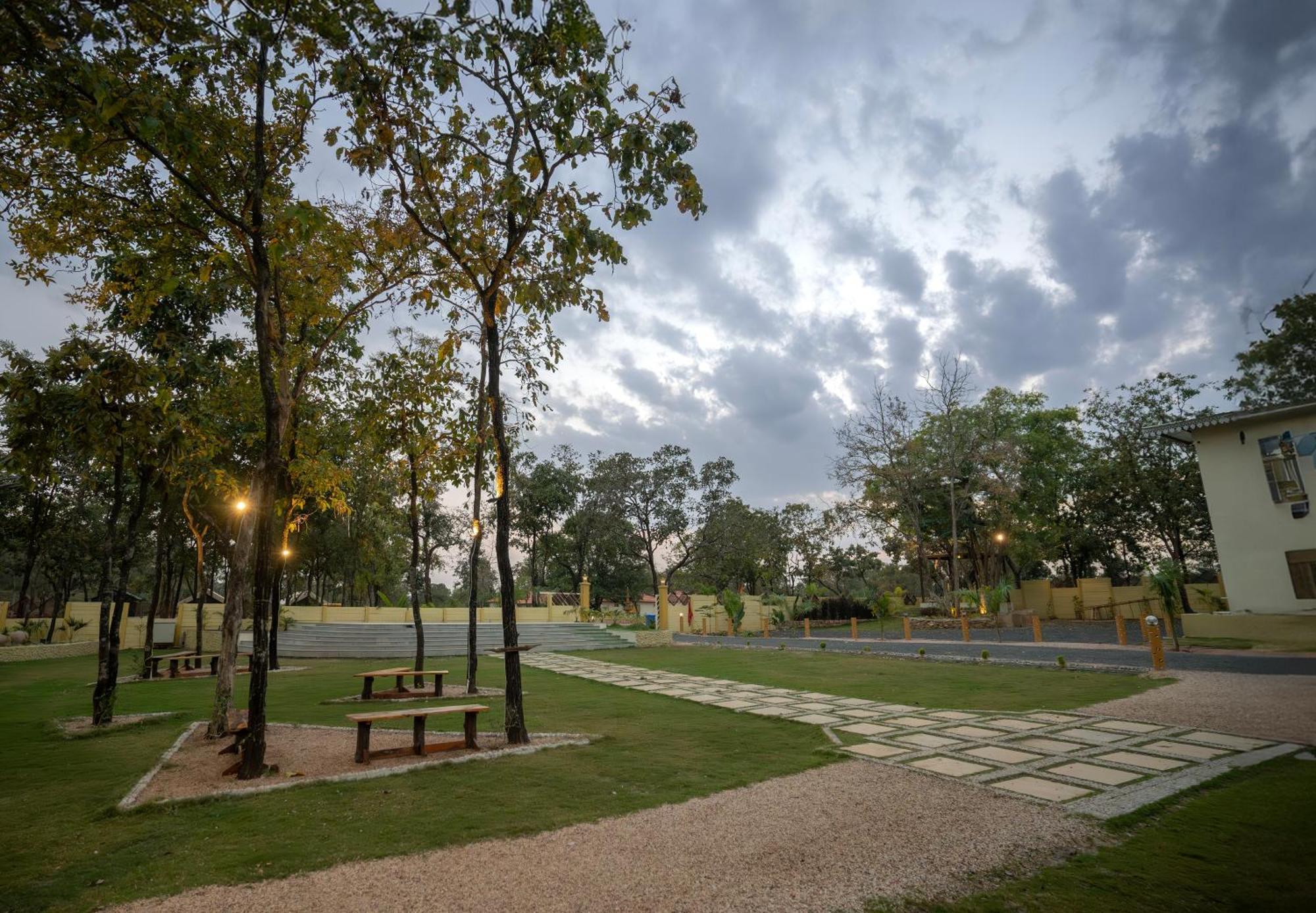 Palash The Jungle Resort Gondia Exterior foto